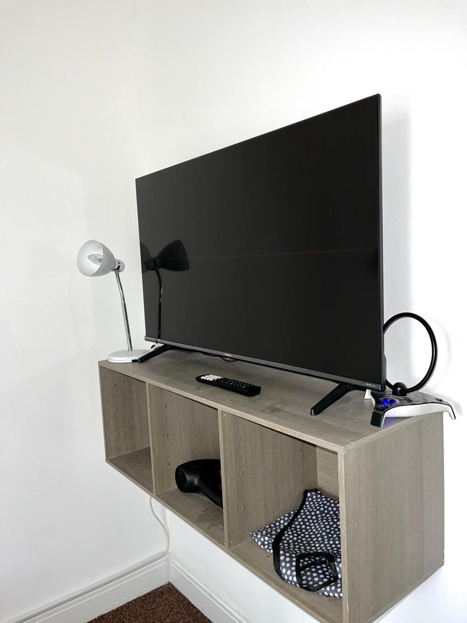 Crescent Apartment - Modern 1 Bedroom First Floor Goodmayes Ngoại thất bức ảnh