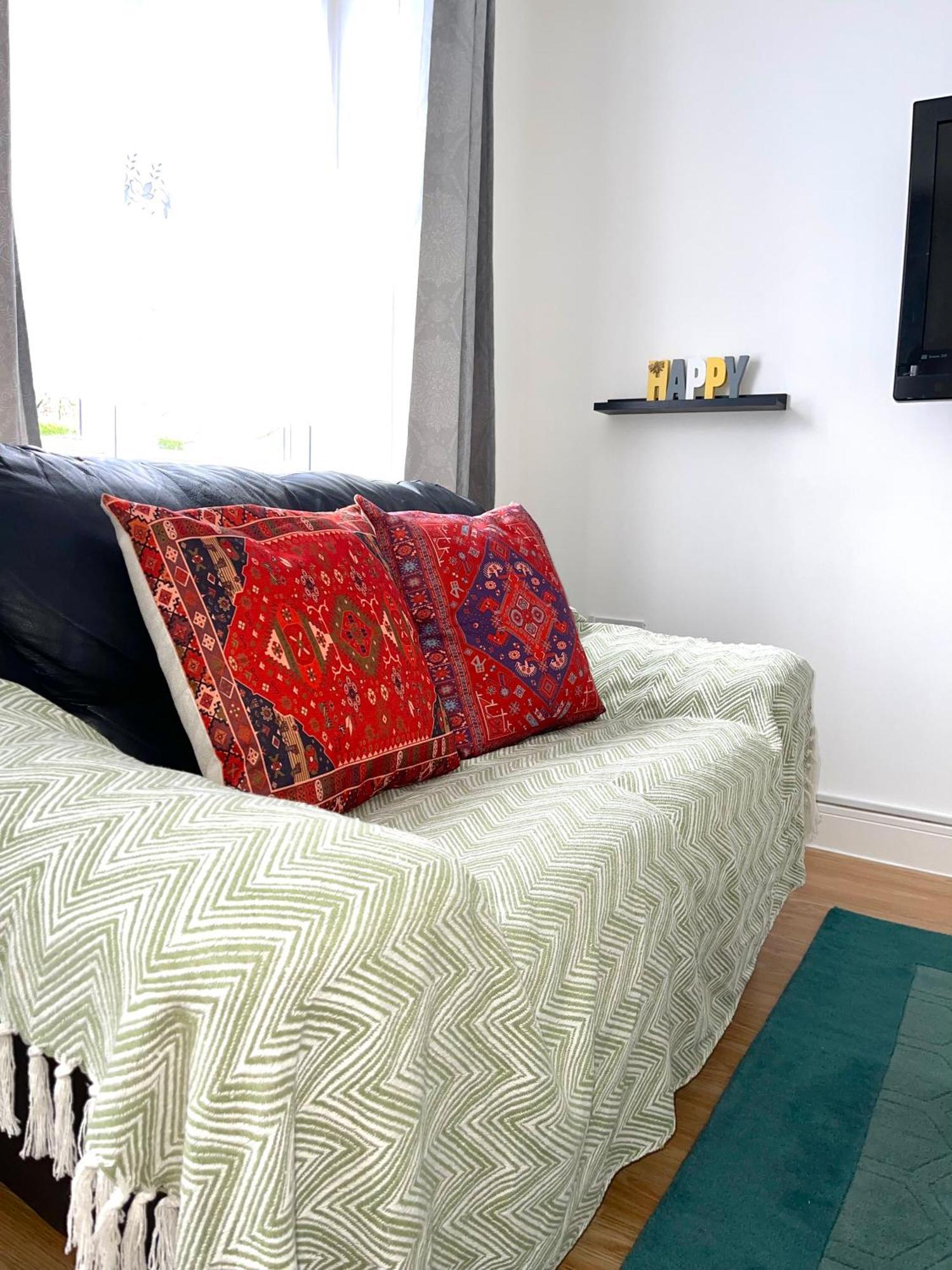 Crescent Apartment - Modern 1 Bedroom First Floor Goodmayes Ngoại thất bức ảnh