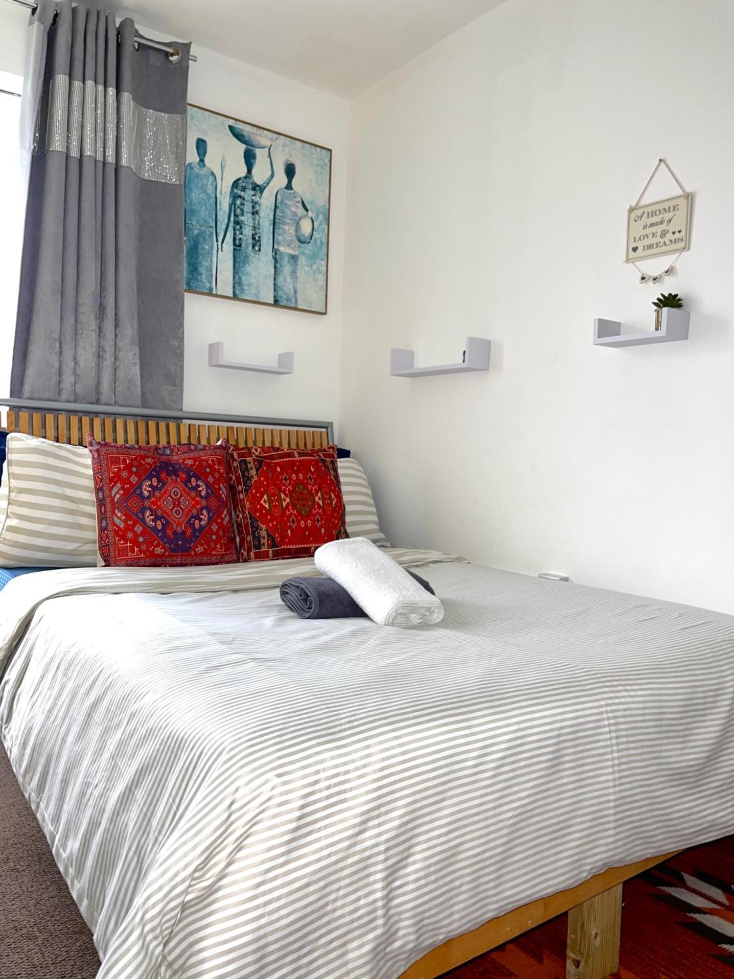 Crescent Apartment - Modern 1 Bedroom First Floor Goodmayes Ngoại thất bức ảnh